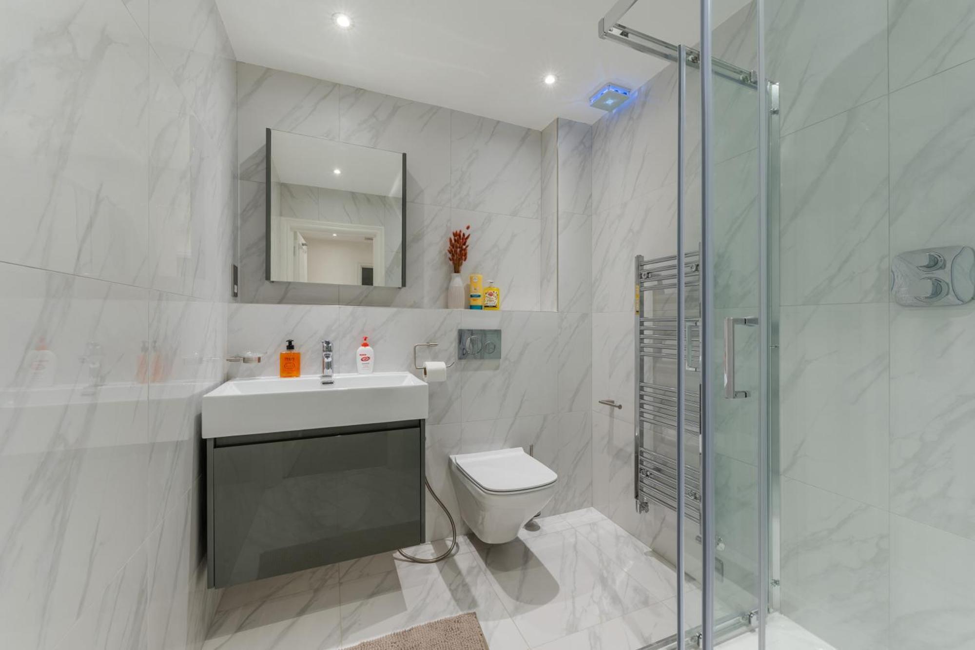 5H Modern Elegance 1-Bedroom City Living In ลอนดอน ภายนอก รูปภาพ